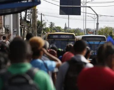 A reunião de negociação começou às 11h e esta já é a terceira entre os patrões e os trabalhadores