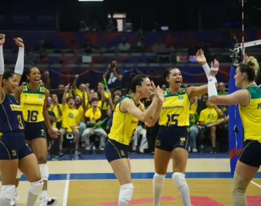 O Brasil ganhou por 3 sets a 1 (25/22, 25/18, 22/25 e 25/17)