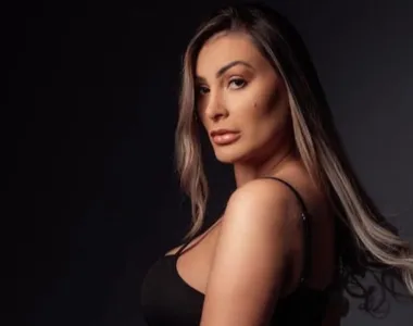 Andressa Urach revela aos internautas seu retorno à boate +18