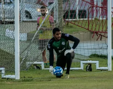 Lucas Arcanjo sentiu entorse no jogo contra o Avaí