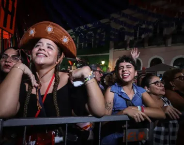 Público aproveita São João no Pelô