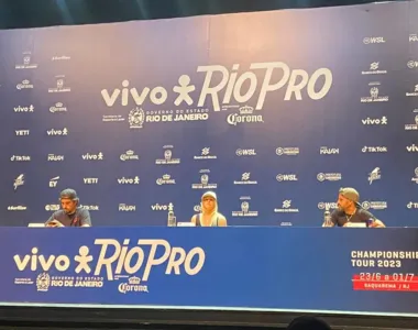 Filipe Toledo, Tatiana Weston-Webb e Italo Ferreira na coletiva do Rio Pro