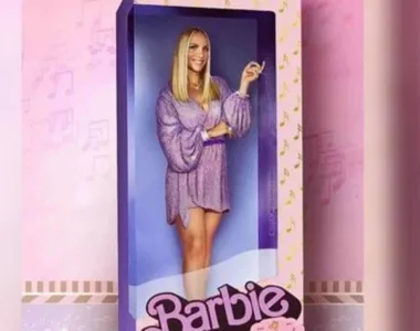 Ivete Sangalo surge vestida de Barbie na web