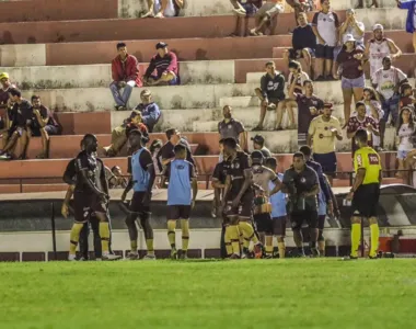 Jogadores do Jacuipense comemoram resultado importante diante do torcedor de Riachão