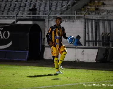 No empate contra o Atlético-GO, o lateral cumpriu suspensão automática