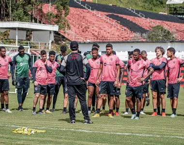 O técnico Léo Condé deve promover a estreia de Jhonny Lucas