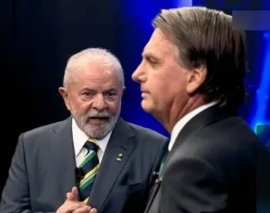 Lula e Bolsonaro durante debate nas eleições presidenciais de 2022