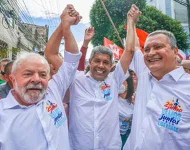 Lula ao lado do governador Jerônimo Rodrigues e de Rui Costa