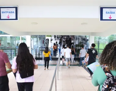 Para ter acesso à bolsa integral, o estudante deve comprovar renda familiar bruta mensal de até 1,5 salário mínimo por pessoa