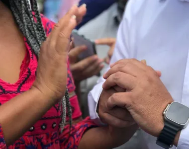 Olívia Santana bate o pé e quer candidatura