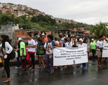 Dia Estadual de Luta contra o 
Encarceramento da Juventude Negra é lembrado com manifestação no Subúrbio
Na foto: grupo Incomode realiza manifestação no Subúrbio contra o encarceramento da juventude negra