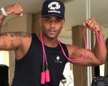 Mário Brasil é cantor e rifeiro