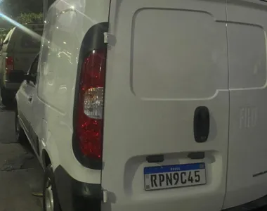 Veículo Fiat Fiorino com placa falsa
