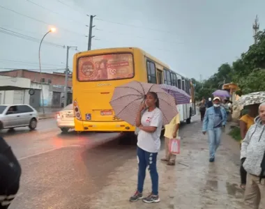 Ônibus foram assaltados nesta sexta