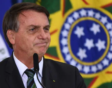 Ex-presidente fica pianinho e muda de comportamento