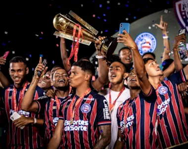 Garotada sub-20 levanta o troféu de campeão baiano