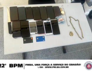 Material apreendido com criminosos foi apresentado na delegacia