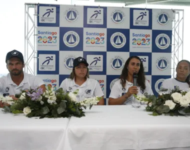 Os velejadores Rafael Martins, Juliana Duque, Bruna Martinelli e a nadadora Celine Bispo em coletiva