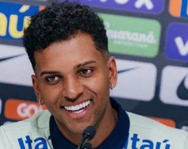 Rodrygo Goes causa em festa de Vini Jr