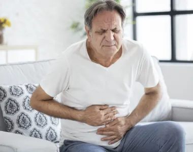 Com o envelhecimento, ocorrem alterações no sistema digestivo