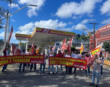 O ato foi organizado pelo Sindicato dos Trabalhadores em Postos de Combustíveis da Bahia (SINPOSBA)