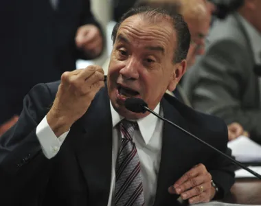 Aloysio não vê bicho e detona próprio partido