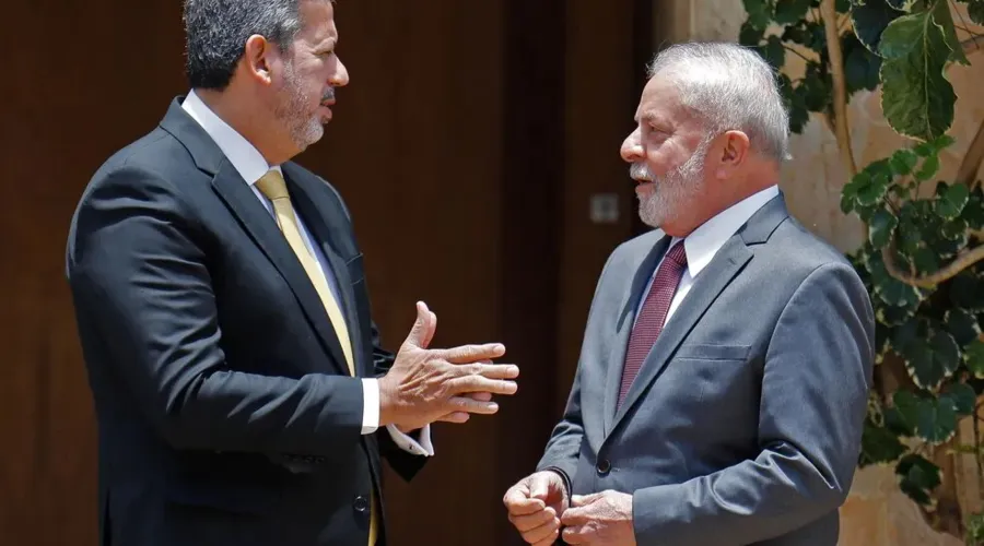 Lira foi eleito presidente da Câmara com apoio de Lula