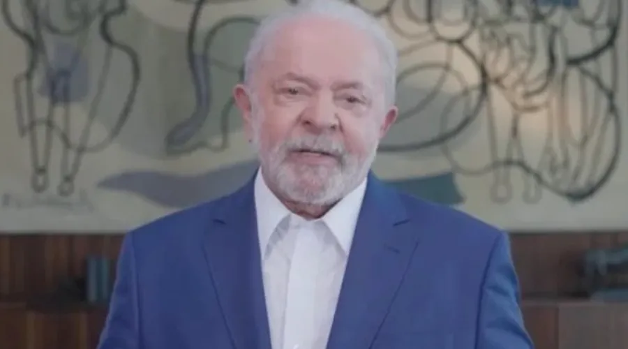 Lula anuncia aumento salarial de 1,3% em cadeia nacional