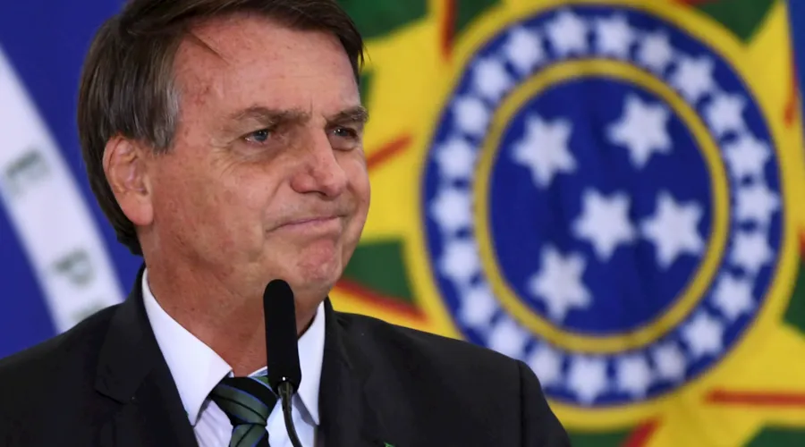 Servidora da Prefeitura de Duque de Caxias foi surpreendida com a utilização de seu nome em um falso registro de vacinação do ex-presidente