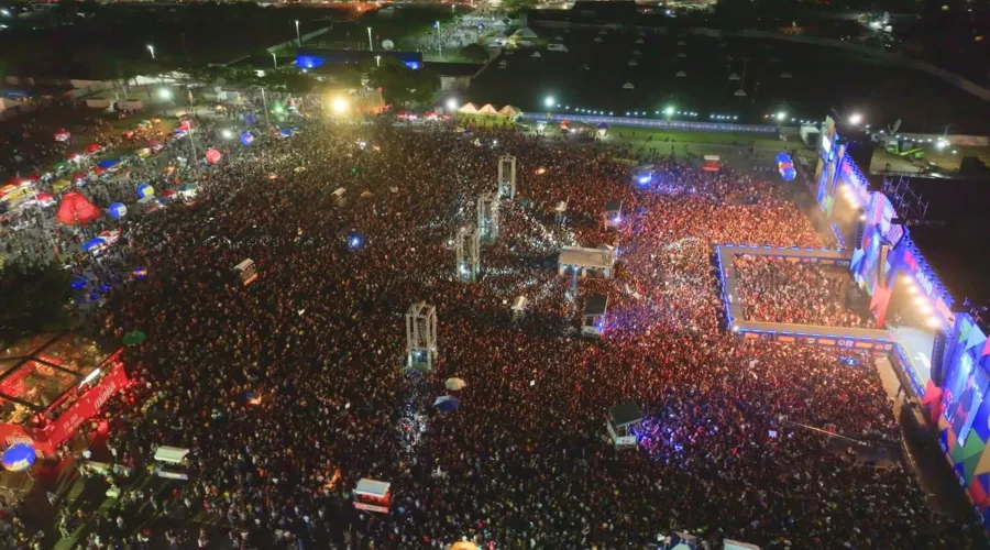 O terceiro dia de apresentações no Parque de Exposições é o último do primeiro final de semana do São João da Bahia