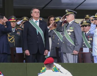 Jair Bolsonaro e membros das Forças Armadas