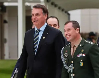 Rotina com Jair Bolsonaro será contada por Mauro Cid à Polícia Federal