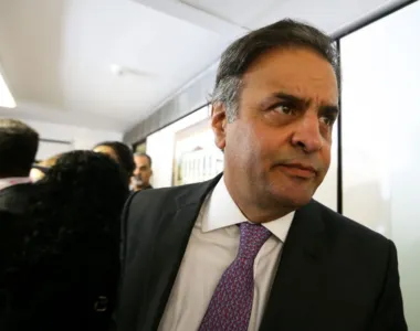 Aécio Neves fica na bronca com Lula