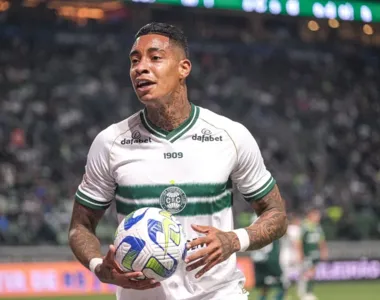 Manga foi afastado do Coritiba após acusações