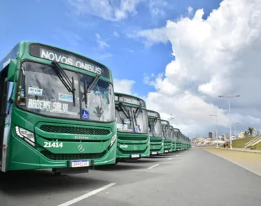 Ônibus não circulam na região desde a noite de segunda-feira (30)