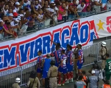 Jogadores foram ouvir torcedores em relação a situação do clube