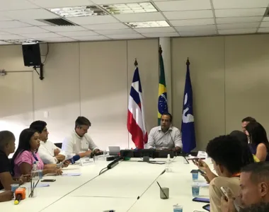 Prefeito se reuniu com a imprensa na tarde desta sexta-feira (10)