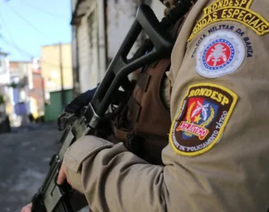 Homem, de 25 anos de idade, estava sentado em uma calçada no bairro Rua Nova