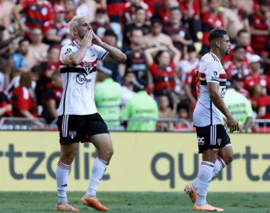 Gringo não perdoou e guardou gol de cabeça ainda no primeiro tempo