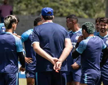 Ceni retorna aos treinos com o elenco visando o duelo direto contra o Santos