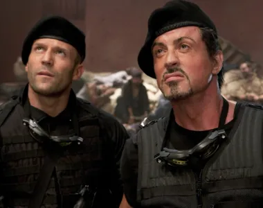 Sylvester Stallone e Jason Statham em ação