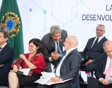 Governador Jerônimo Rodrigues ao lado do presidente Lula