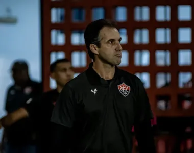 Léo Condé em jogo do Vitória