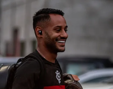 Atleta do Vitória chegando para a partida