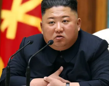 Líder da Coreia do Norte, Kim Jong-Un renova ameaças de guerra como quem troca de roupa