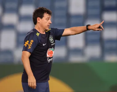 Fernando Diniz durante treino da Seleção Brasileira