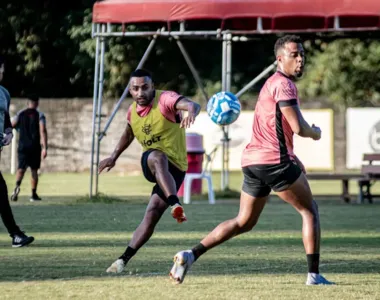 Dionísio treinou normalmente com o grupo