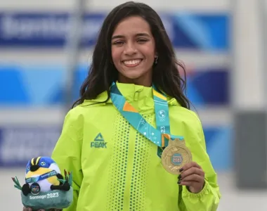 Vice-campeã olímpica, Rayssa Leal conquistou o primeiro ouro para o Brasil, no Pan de Santiago