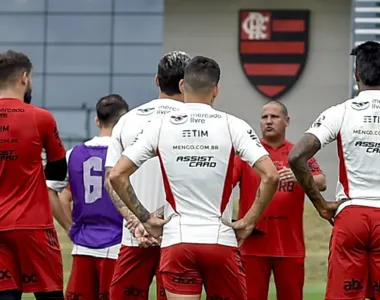 Treino do Mengão da manhã desta sexta (29) foi comandado pelo técnico interino