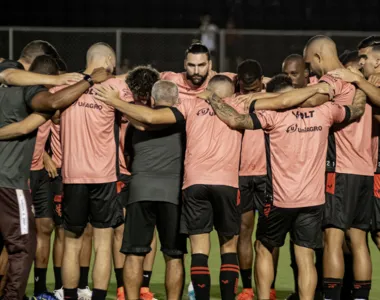 Vitória tenta dar a volta por cima em casa com sua torcida